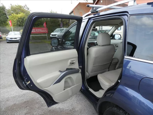 Mitsubishi Outlander 2,4 i 125kW 7.míst,4x4,automat - foto 20