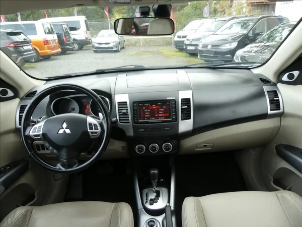 Mitsubishi Outlander 2,4 i 125kW 7.míst,4x4,automat - foto 26