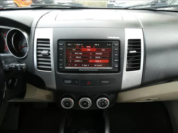 Mitsubishi Outlander 2,4 i 125kW 7.míst,4x4,automat - foto 27