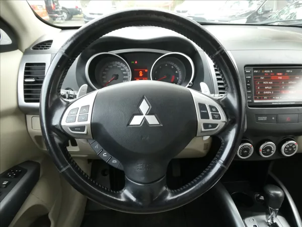 Mitsubishi Outlander 2,4 i 125kW 7.míst,4x4,automat - foto 29