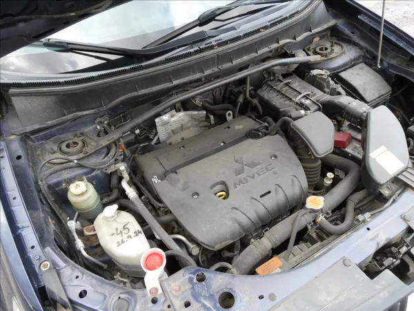Mitsubishi Outlander 2,4 i 125kW 7.míst,4x4,automat - foto 33
