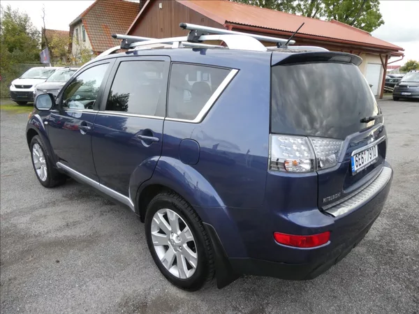 Mitsubishi Outlander 2,4 i 125kW 7.míst,4x4,automat - foto 6