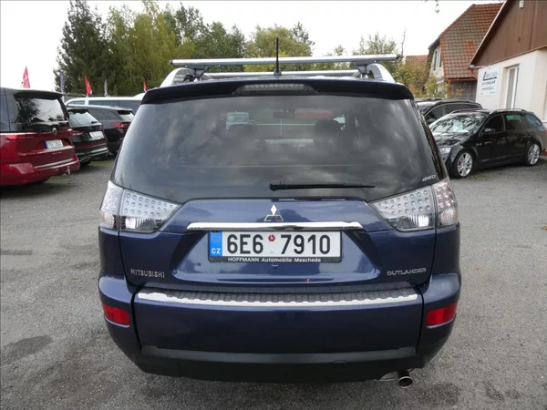 Mitsubishi Outlander 2,4 i 125kW 7.míst,4x4,automat - foto 7