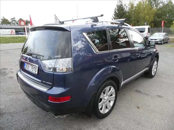 Mitsubishi Outlander 2,4 i 125kW 7.míst,4x4,automat - foto 8