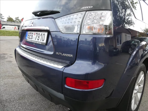 Mitsubishi Outlander 2,4 i 125kW 7.míst,4x4,automat - foto 9