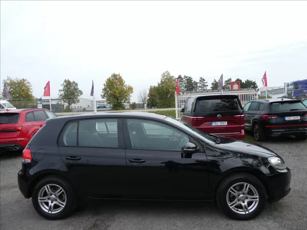 Volkswagen Golf 1,6 TDi 77kW serviska, závěs - foto 12