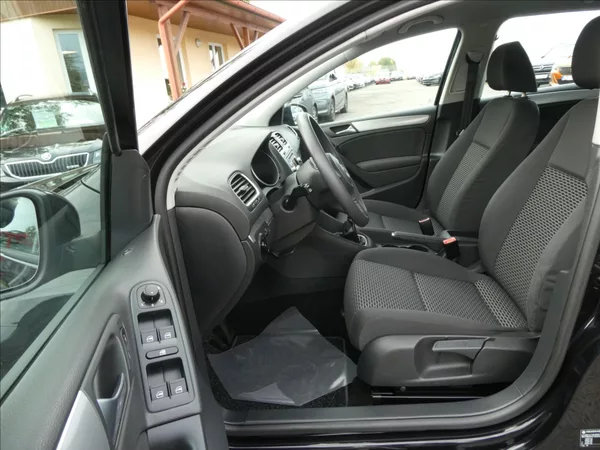 Volkswagen Golf 1,6 TDi 77kW serviska, závěs - foto 20