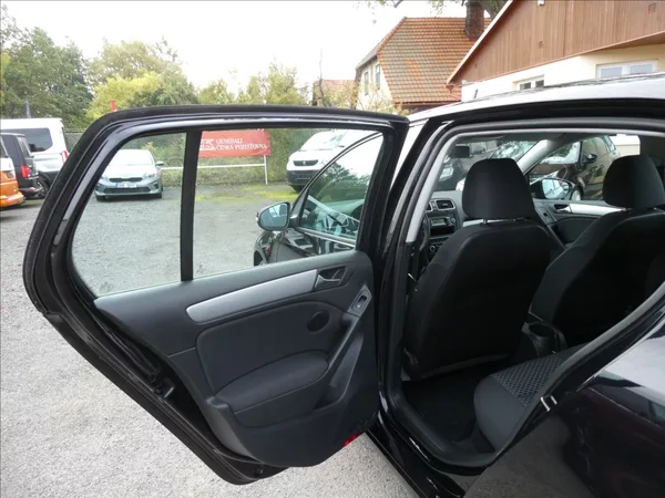 Volkswagen Golf 1,6 TDi 77kW serviska, závěs - foto 21