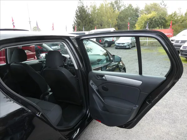 Volkswagen Golf 1,6 TDi 77kW serviska, závěs - foto 25