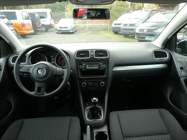 Volkswagen Golf 1,6 TDi 77kW serviska, závěs - foto 27