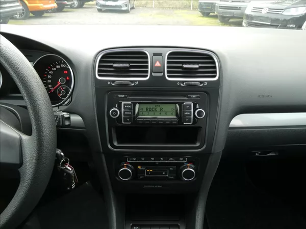 Volkswagen Golf 1,6 TDi 77kW serviska, závěs - foto 28
