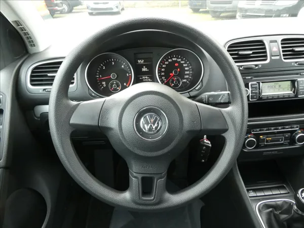Volkswagen Golf 1,6 TDi 77kW serviska, závěs - foto 29