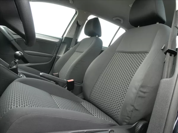 Volkswagen Golf 1,6 TDi 77kW serviska, závěs - foto 30