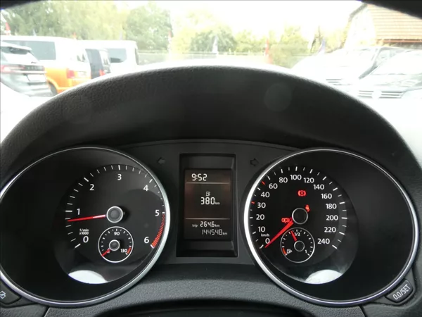 Volkswagen Golf 1,6 TDi 77kW serviska, závěs - foto 33