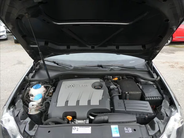 Volkswagen Golf 1,6 TDi 77kW serviska, závěs - foto 34