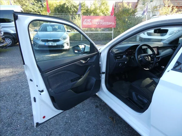 Škoda Scala 1,0 TSi 81kW Style, NAVIGACE - foto 17