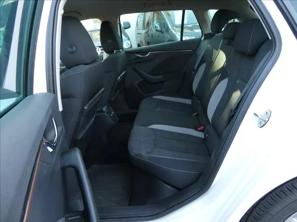 Škoda Scala 1,0 TSi 81kW Style, NAVIGACE - foto 20