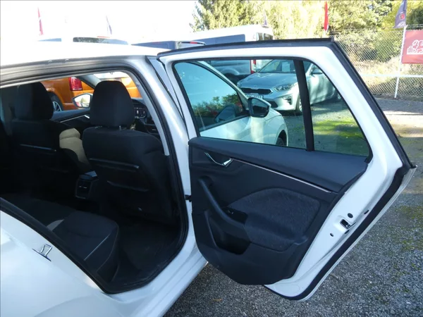 Škoda Scala 1,0 TSi 81kW Style, NAVIGACE - foto 23