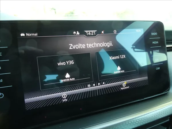 Škoda Scala 1,0 TSi 81kW Style, NAVIGACE - foto 33