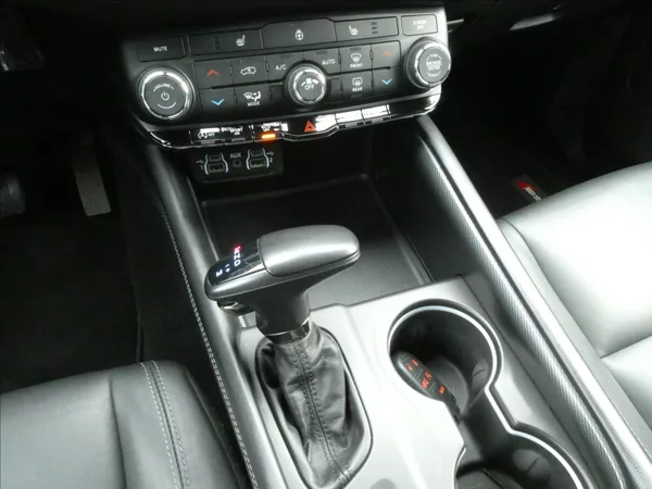 Dodge Durango 3,6 V6 GT facelift, 2x pneu - foto 37