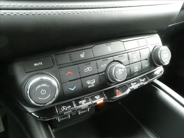 Dodge Durango 3,6 V6 GT facelift, 2x pneu - foto 42