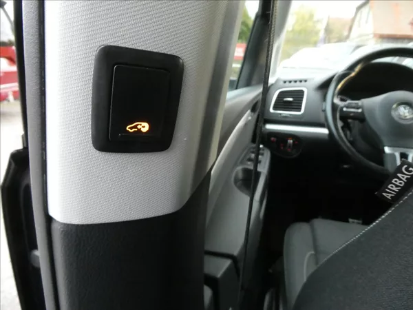 Volkswagen Sharan 2,0 TDi 103kW Cup,2xkola,panor - foto 40