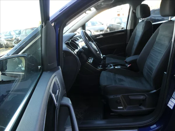 Volkswagen Touran 2,0 TDi 110kW HIGHLINE, 7.míst - foto 24