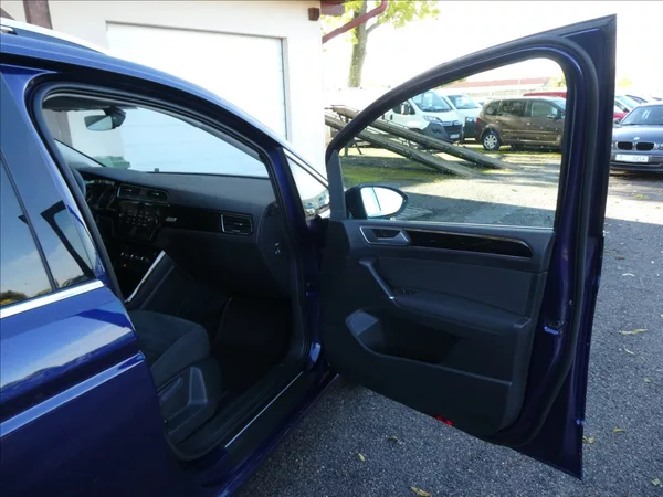 Volkswagen Touran 2,0 TDi 110kW HIGHLINE, 7.míst - foto 27