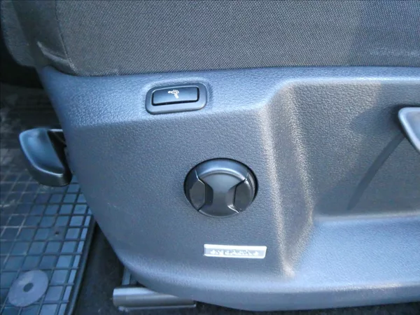 Volkswagen Touran 2,0 TDi 110kW HIGHLINE, 7.míst - foto 36
