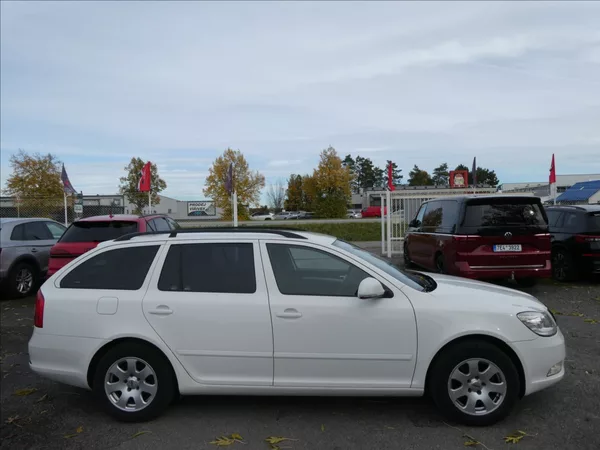 Škoda Octavia 1,6 TDi 77kW 2x kola, závěs - foto 10