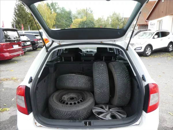 Škoda Octavia 1,6 TDi 77kW 2x kola, závěs - foto 11