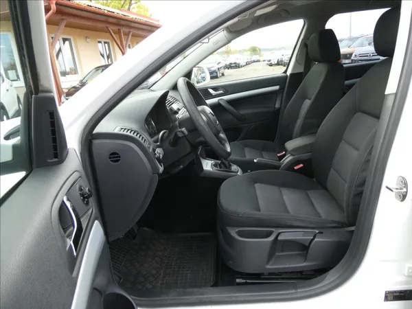 Škoda Octavia 1,6 TDi 77kW 2x kola, závěs - foto 14
