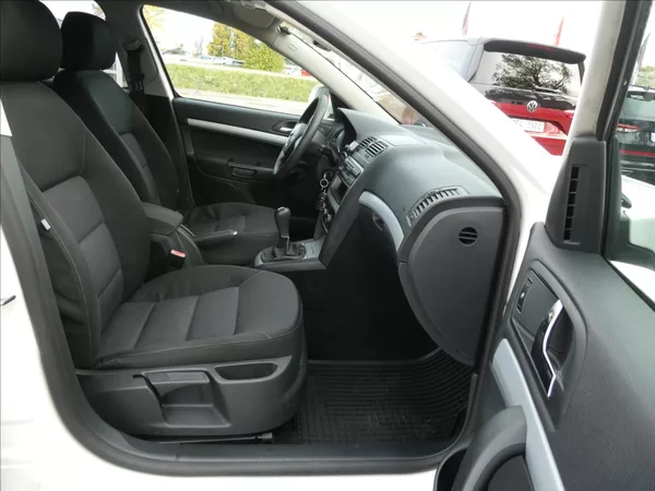 Škoda Octavia 1,6 TDi 77kW 2x kola, závěs - foto 18