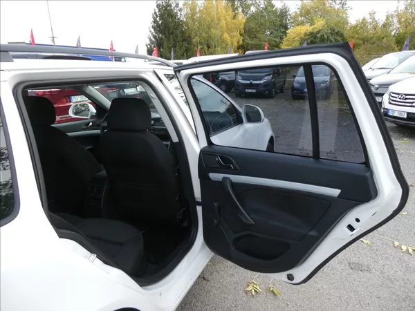 Škoda Octavia 1,6 TDi 77kW 2x kola, závěs - foto 19