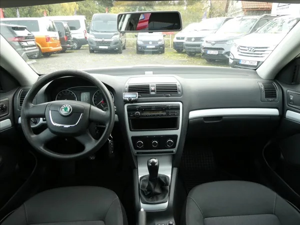Škoda Octavia 1,6 TDi 77kW 2x kola, závěs - foto 21