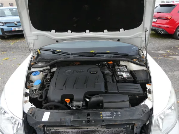 Škoda Octavia 1,6 TDi 77kW 2x kola, závěs - foto 25