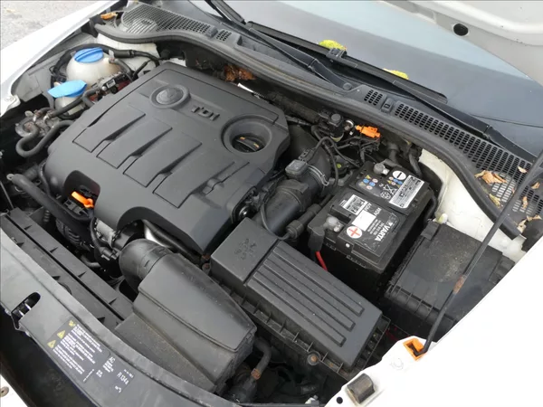Škoda Octavia 1,6 TDi 77kW 2x kola, závěs - foto 27