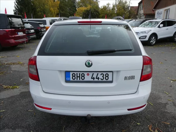 Škoda Octavia 1,6 TDi 77kW 2x kola, závěs - foto 7