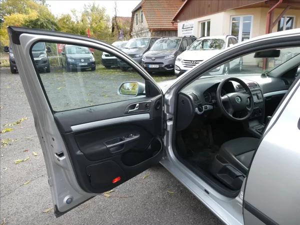Škoda Octavia 1,6 MPi 75kW klima, závěs - foto 20