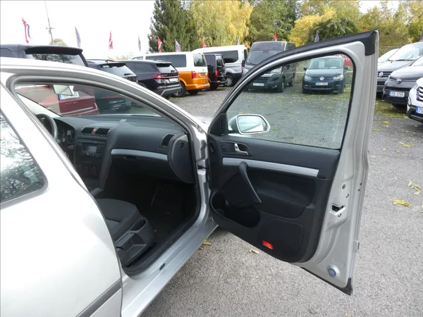 Škoda Octavia 1,6 MPi 75kW klima, závěs - foto 24