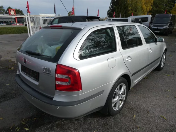 Škoda Octavia 1,6 MPi 75kW klima, závěs - foto 9