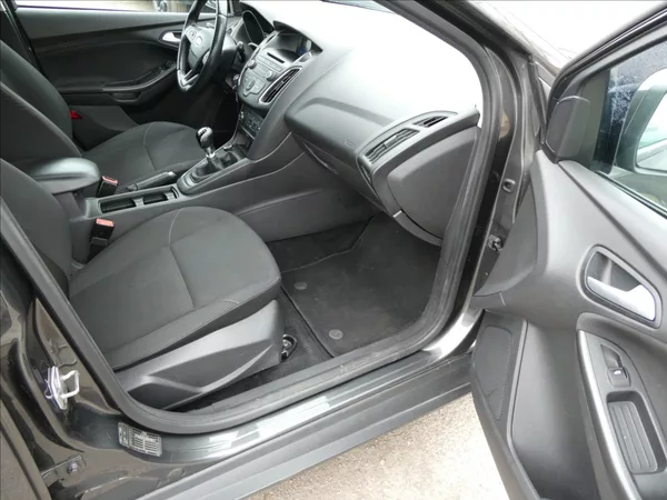 Ford Focus 1,5 Duratorq TDCI 95k kombi - foto 17