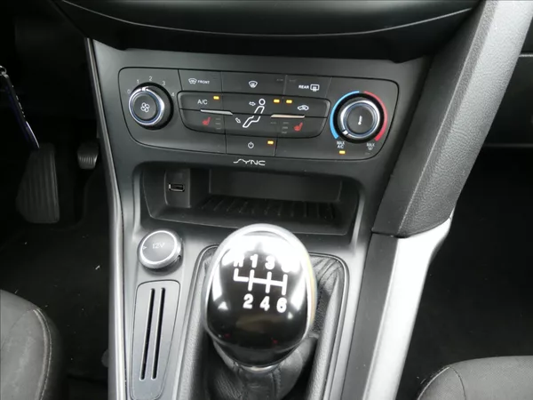 Ford Focus 1,5 Duratorq TDCI 95k kombi - foto 27