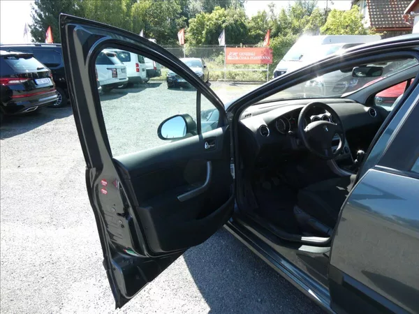 Peugeot 308 1,6 i 88kW 2x kola,klima,závěs - foto 11