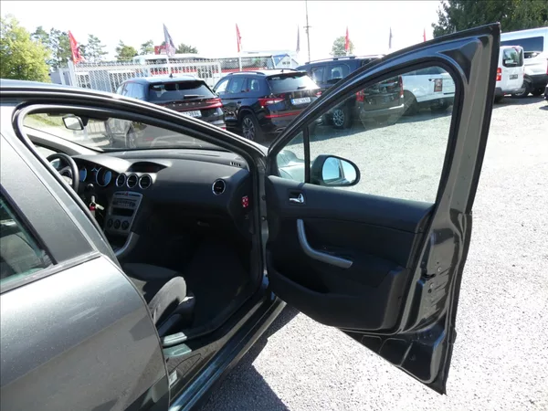 Peugeot 308 1,6 i 88kW 2x kola,klima,závěs - foto 15