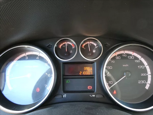 Peugeot 308 1,6 i 88kW 2x kola,klima,závěs - foto 23