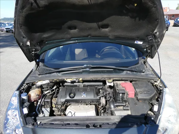 Peugeot 308 1,6 i 88kW 2x kola,klima,závěs - foto 24