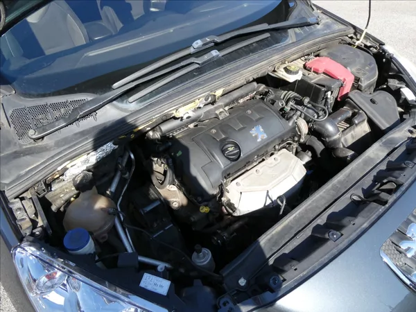Peugeot 308 1,6 i 88kW 2x kola,klima,závěs - foto 25