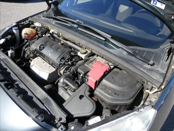 Peugeot 308 1,6 i 88kW 2x kola,klima,závěs - foto 26
