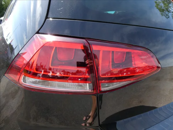 Volkswagen Golf 1,6 TDi 77kW serviska, xenony - foto 11